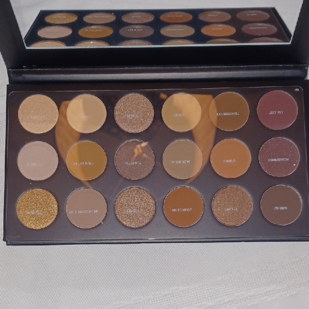 Morphe Eyeshadow Palette Truth Or Bare - Picture 3 of 4